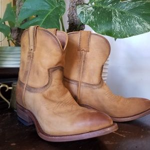 NWOT Frye Billy ankle boots